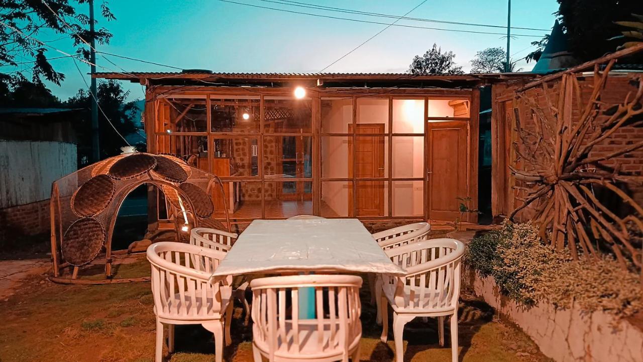 Lontart Guesthouse Nggorang Exterior foto